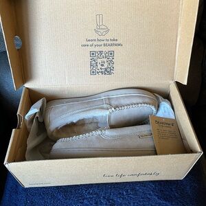 BearPaw Women's Size 6 Tan Slippers